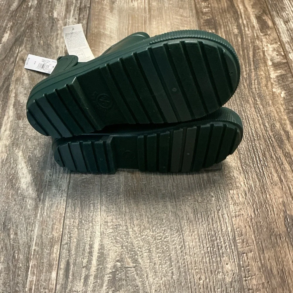 Kids Waterproof Chelsea Rain Boots in Dark Green Size 9/10